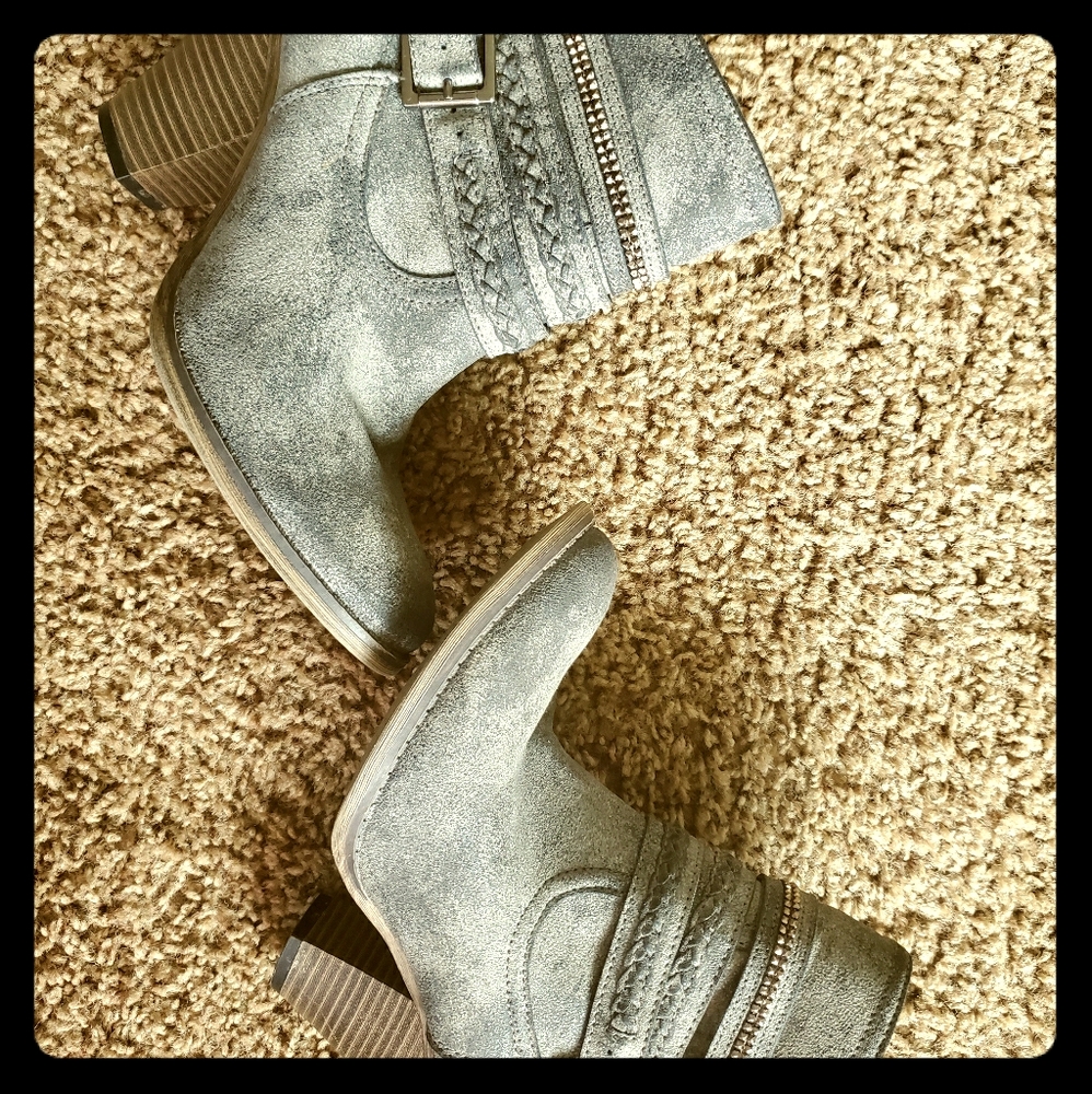 Gray rustic shoes
